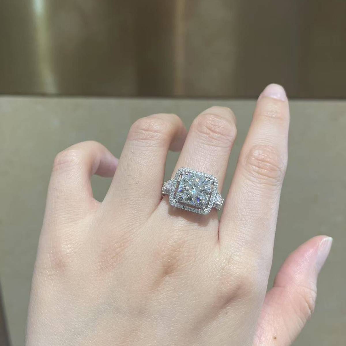 双层围镶方包圆钻女戒S925银镀白金定制选款主石莫桑钻3.0ct/副石高碳钻